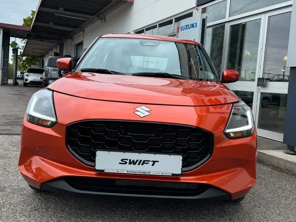 Neu Suzuki Swift Club 82 PS (60 kW) 2026 Orange Kleinwagen