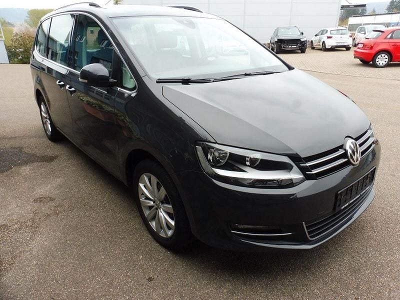 Gebraucht VW Sharan Highline 150 PS (110 kW) 2020 Grau Van / Kleinbus
