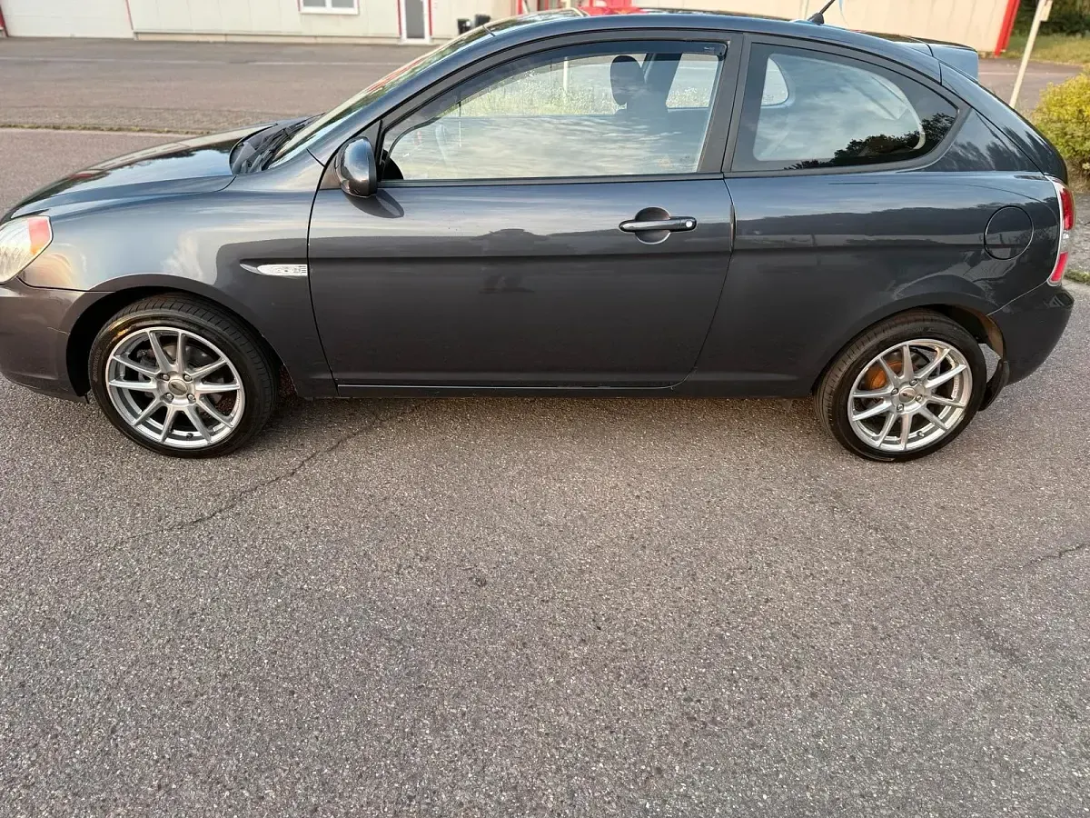 Gebraucht Hyundai Accent 97 PS (71 kW) 2008 Grau Kleinwagen