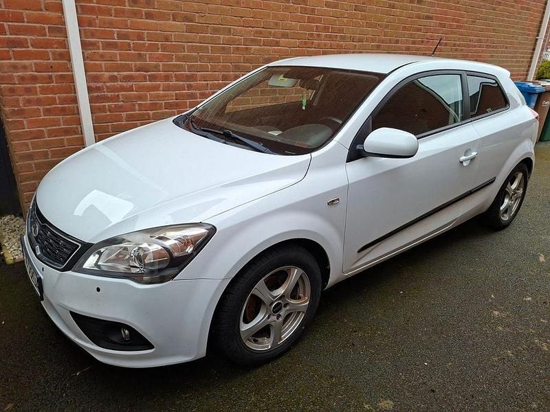 Gebraucht Kia ProCeed Edition 7 116 PS (85 kW) 2012 Weiß Kleinwagen