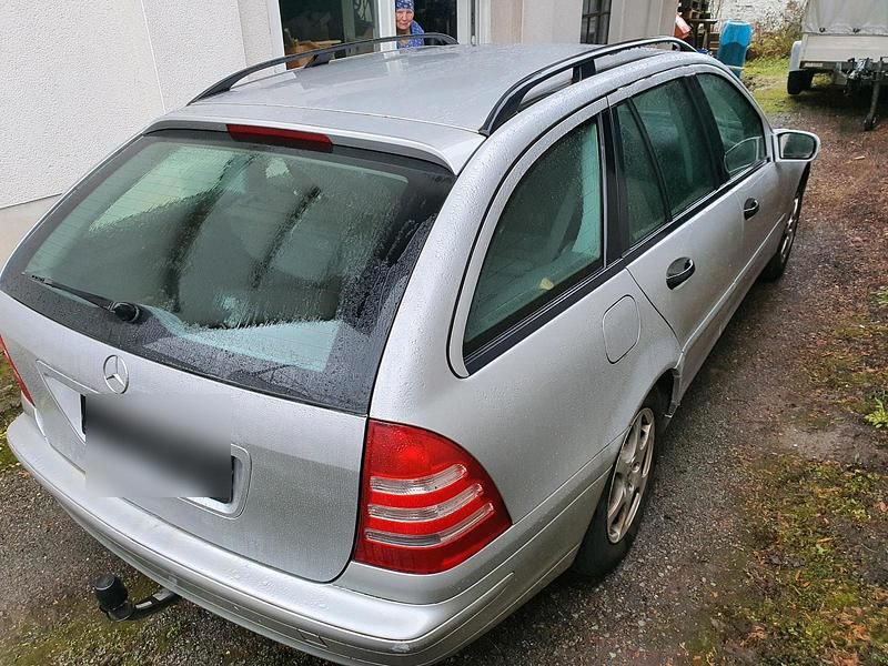 Gebraucht Mercedes C180 Classic 143 PS (105 kW) 2003 Silber Kombi