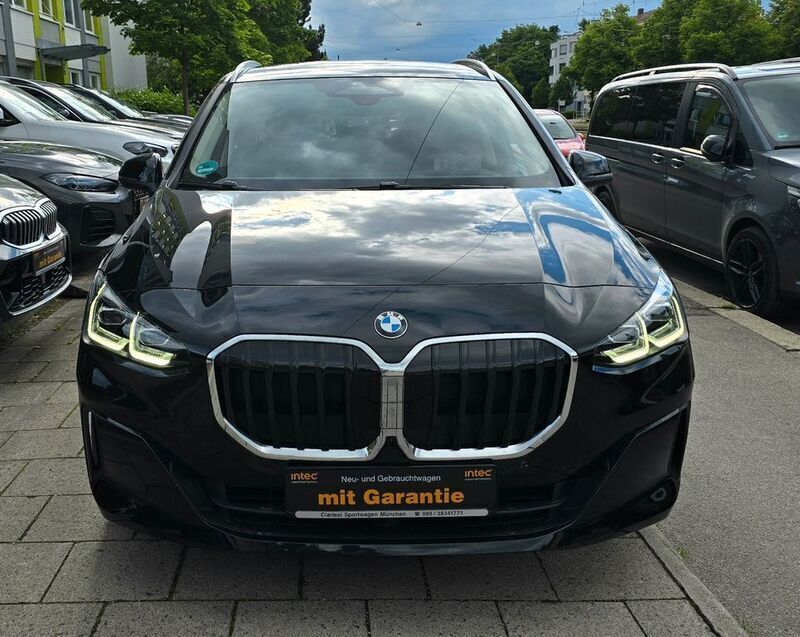 Schwarz Gebraucht 2024 BMW 218 Active Tourer Sport Line Van / Kleinbus | 30.850 € (Superpreis) - Bild 1/4