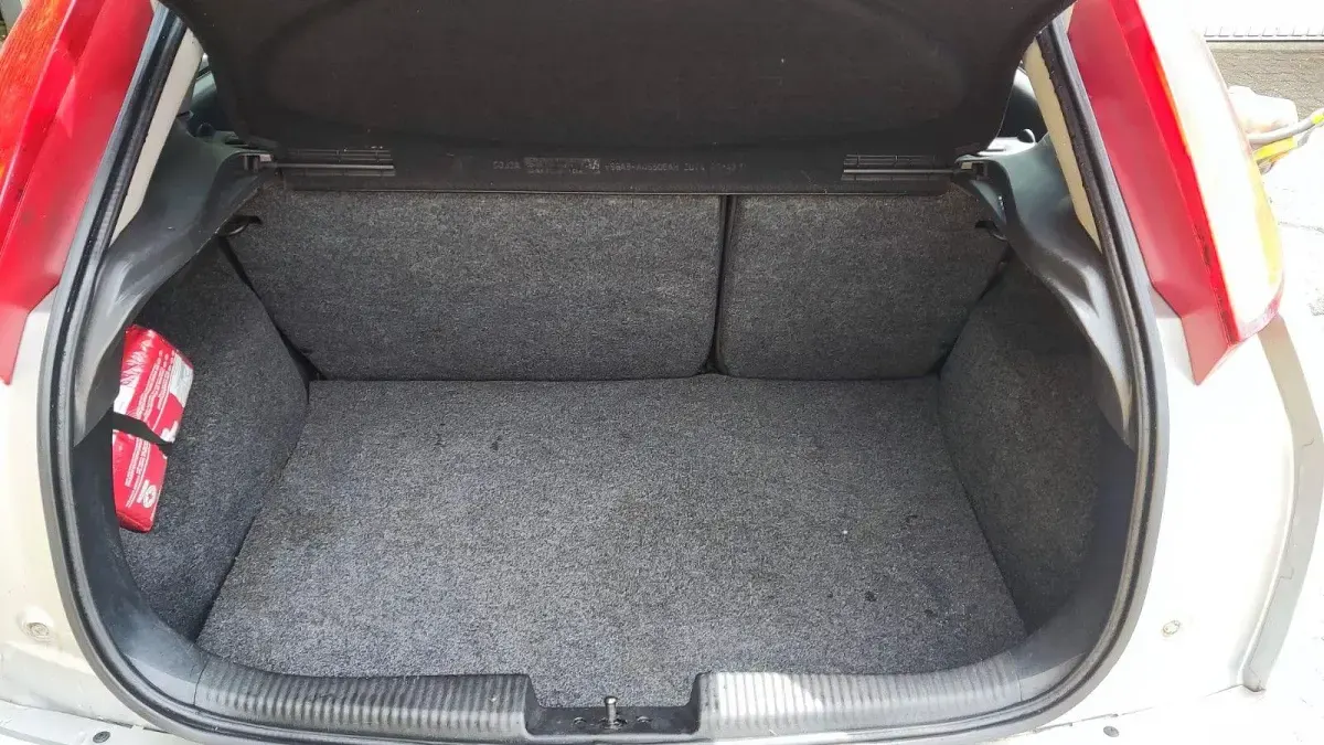 Używany Ford Focus Trend 101 KM (74 kW) 1999 Srebrny Sedan/Limuzyna