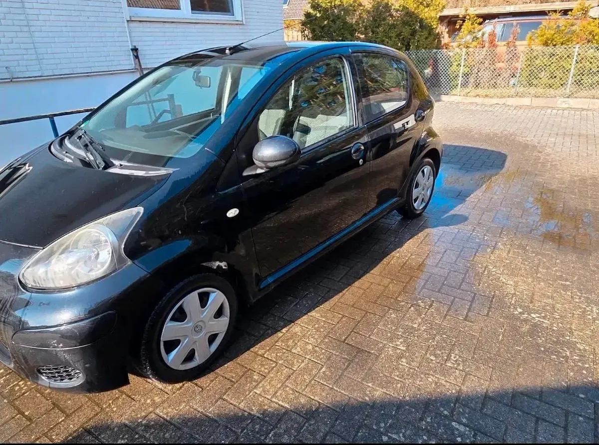 Gebraucht Toyota Aygo 68 PS (50 kW) 2009 Schwarz Kleinwagen