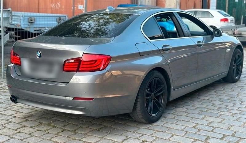 Second-hand BMW 528 254 CP (186 kW) 2010 Gri Berlinǎ