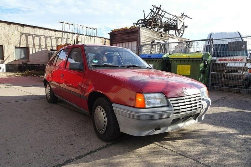 Rot Gebraucht 1988 Opel Kadett Limousine | 6.995 € - Bild 1/4