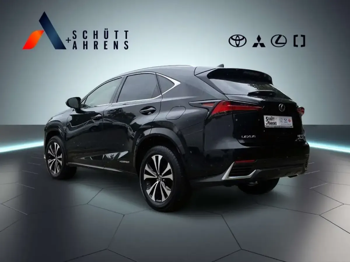 Gebraucht Lexus NX300h 197 PS (144 kW) 2021 Graphite black SUV