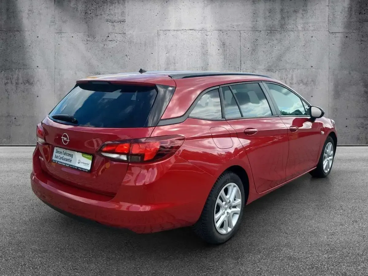 Usata Opel Astra Edition 122 CV (89 kW) 2022 Rosso Utilitaria