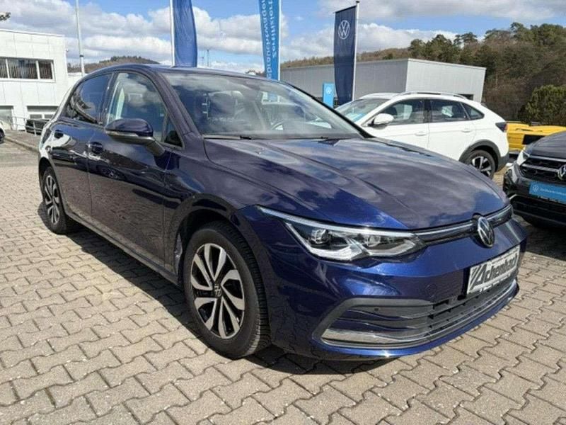 Gebraucht VW Golf VIII Active 150 PS (110 kW) 2022 Atlantic blue perleffekt Limousine