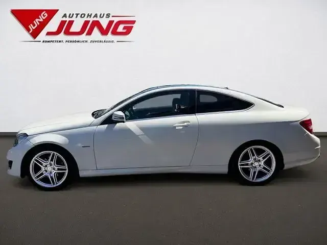 Gebraucht Mercedes C180 AMG line 156 PS (114 kW) 2011 Weiß Coupé