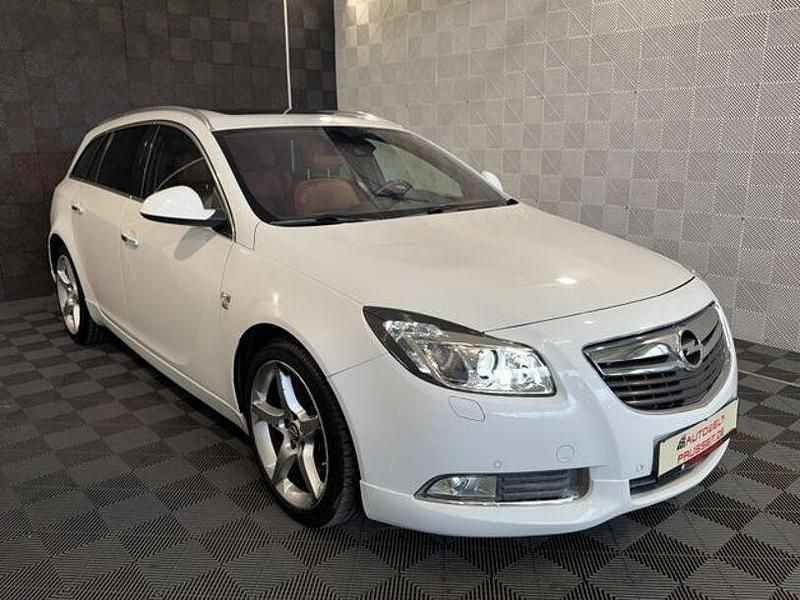 Weiß Gebraucht 2013 Opel Insignia Innovation Kombi | 13.460 € - Bild 1/4