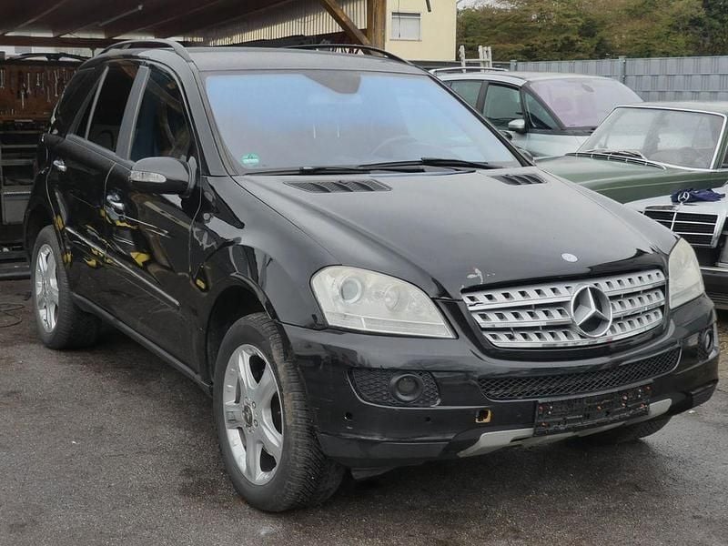 Gebraucht Mercedes ML280 190 PS (139 kW) 2006 Schwarz SUV