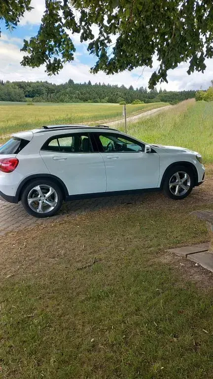 Gebraucht Mercedes GLA200 156 PS (114 kW) 2018 Weiß SUV
