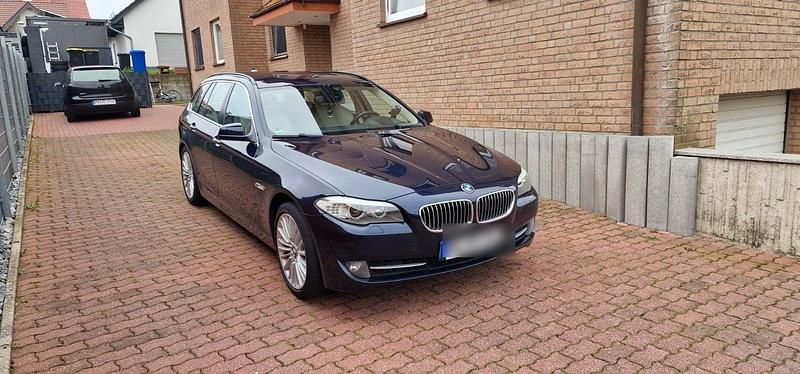 Blau Gebraucht 2012 BMW 525 Kombi | 9.500 € (Fairer Preis) - Bild 1/4