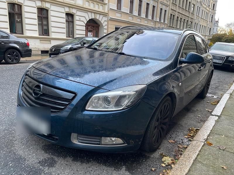Blau Gebraucht 2010 Opel Insignia Kombi | 1.200 € - Bild 1/4