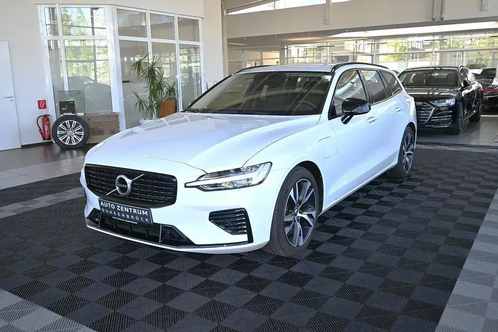 Gebraucht Volvo V60 R-Design 341 PS (250 kW) 2020 Weiß Kombi