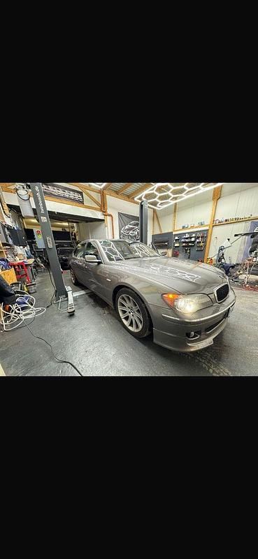 Gebraucht BMW 750L 367 PS (269 kW) 2005 Grau Limousine