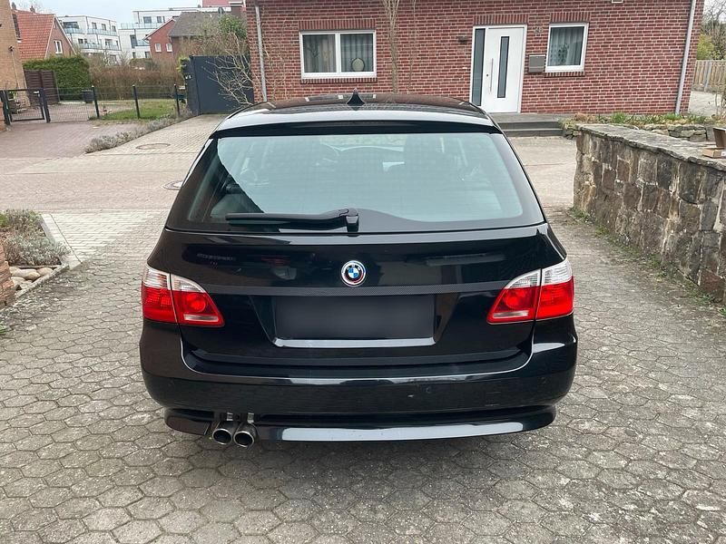 Gebraucht BMW 523 177 PS (130 kW) 2006 Schwarz Kombi