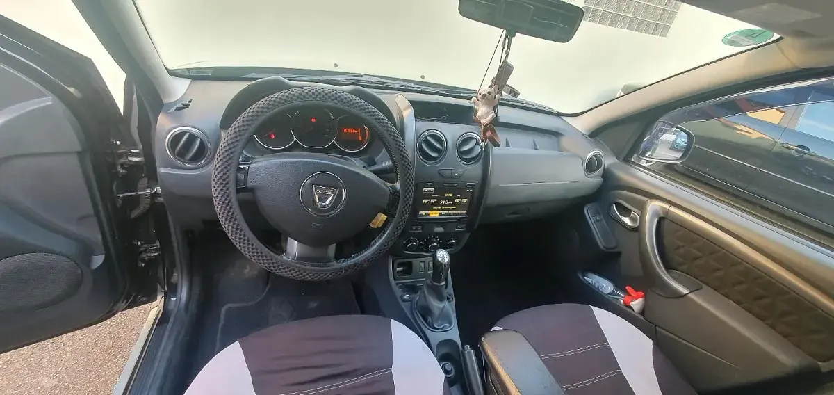 Gebraucht Dacia Duster 105 PS (77 kW) 2014 Schwarz SUV