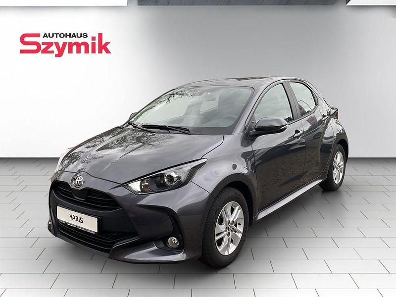 Marlingrau Gebraucht 2024 Toyota Yaris Active Limousine | 18.360 € (Guter Preis) - Bild 1/4