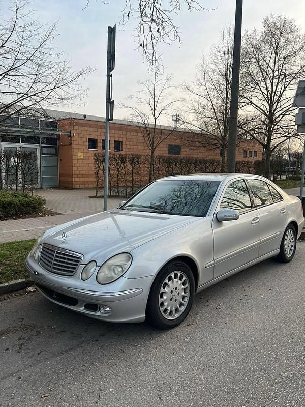 Gebraucht Mercedes E220 150 PS (110 kW) 2004 Silber Limousine