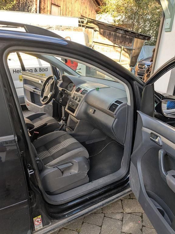 Schwarz Gebraucht 2008 VW Touran Trendline Van / Kleinbus | 1.700 € (Superpreis) - Bild 1/4