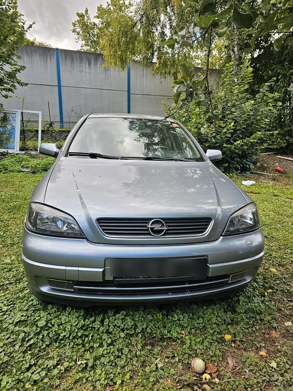 Grau Gebraucht 2000 Opel Astra Limousine | 700 € (Superpreis) - Bild 1/4