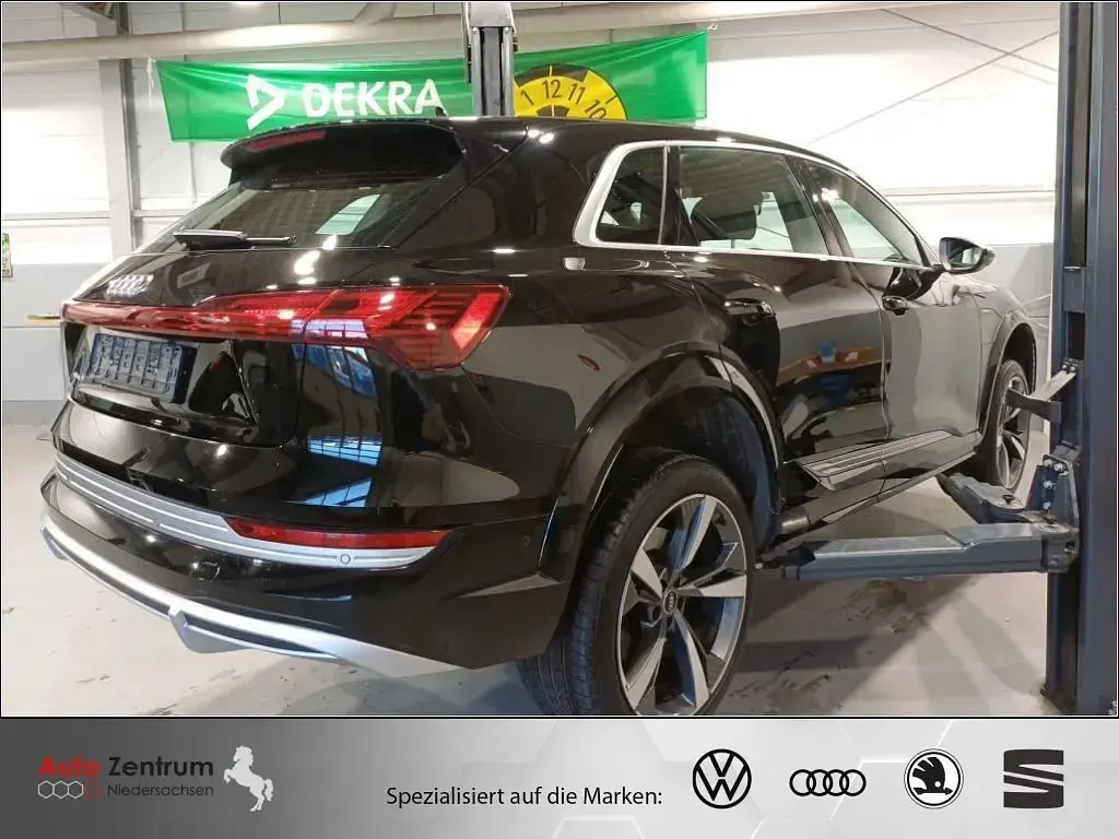 Gebraucht Audi e-tron Design 369 kW (503 PS) 2023 Brilliant black SUV