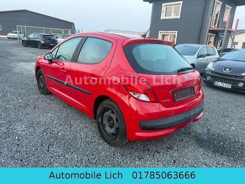 Gebraucht Peugeot 207 Tendance 95 PS (69 kW) 2010 Rot Limousine