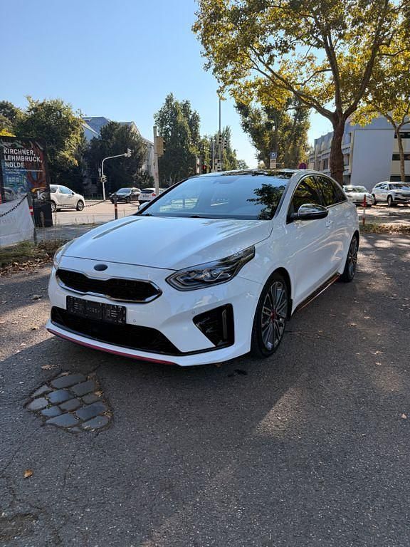 Weiß Gebraucht 2020 Kia ProCeed Kleinwagen | 21.499 € (Fairer Preis) - Bild 1/4
