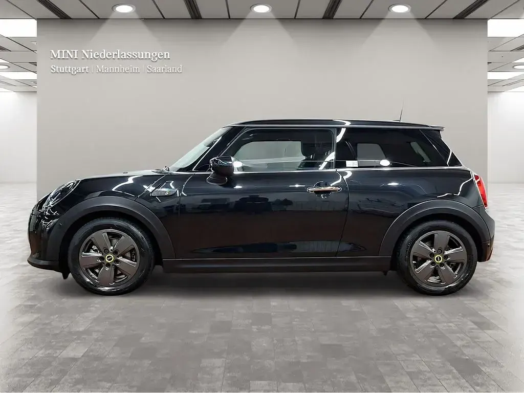 Käytetty Mini Cooper SE 135 kW (184 HP) 2023 Musta Viistoperä