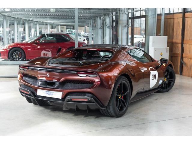 Gebraucht Ferrari 296 829 PS (609 kW) 2024 Rot Coupé