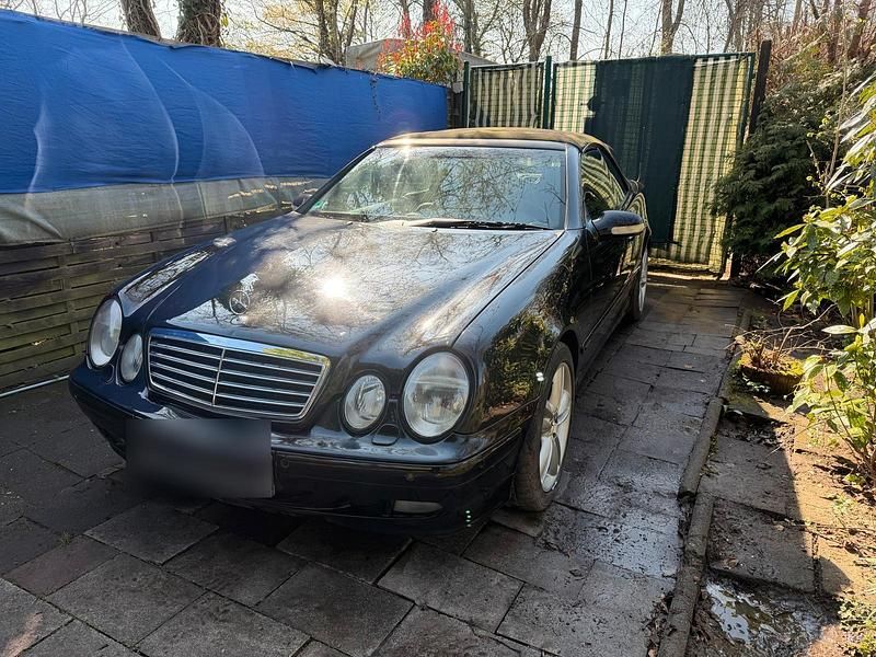 Gebraucht Mercedes CLK230 Elegance 193 PS (141 kW) 2002 Schwarz Cabrio