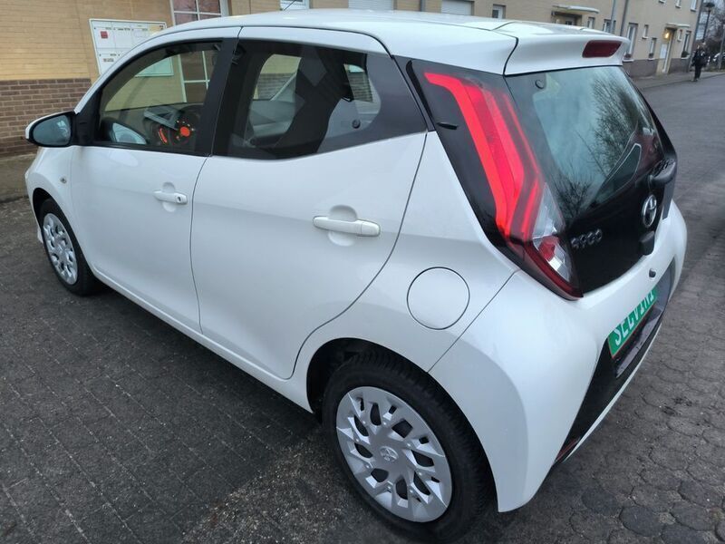 Gebraucht Toyota Aygo X-play 72 PS (52 kW) 2018 Weiß Kleinwagen