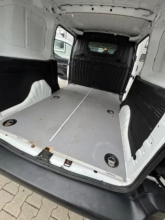 Używany Opel Combo Edition 131 KM (96 kW) 2020 Biały Minivan