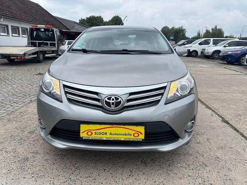 Grau Gebraucht 2012 Toyota Avensis Life Limousine | 7.900 € (Guter Preis) - Bild 1/4