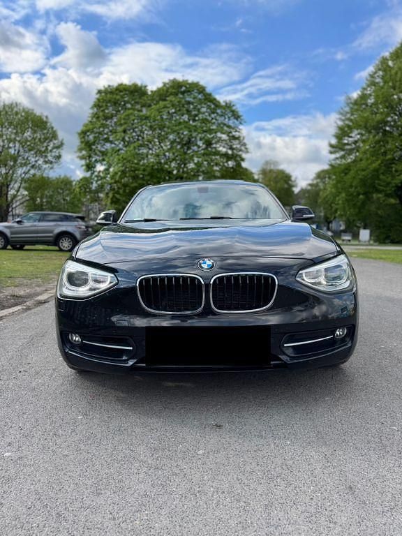Schwarz Gebraucht 2014 BMW 118 Sport Line Kleinwagen | 6.799 € (Guter Preis) - Bild 1/4