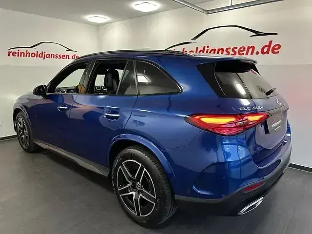 Gebraucht Mercedes GLC300 AMG 269 PS (197 kW) 2025 Blau SUV