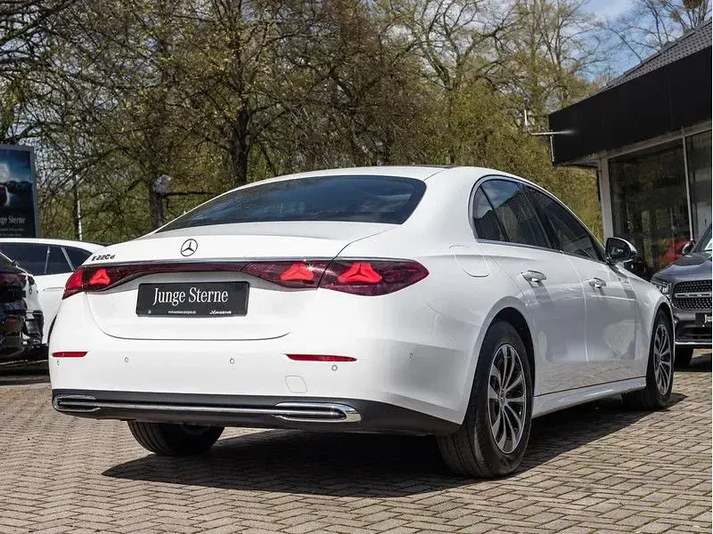 Gebraucht Mercedes E220 Avantgarde 197 PS (144 kW) 2025 Weiss unilack polarweiss Limousine