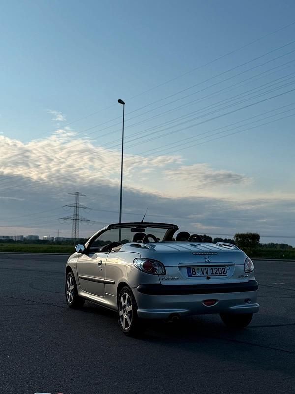 Grau Gebraucht 2001 Peugeot 206 CC Cabrio | 1.700 € (Fairer Preis) - Bild 1/4