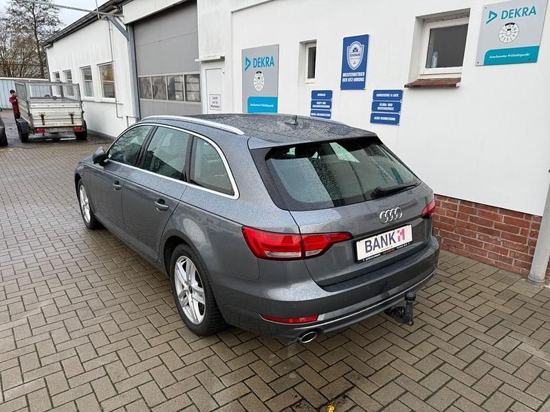 Gebraucht Audi A4 Sport 190 PS (139 kW) 2018 Grau Kombi