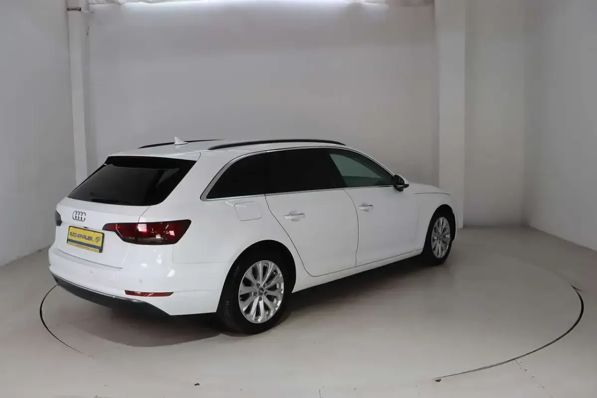 Używany Audi A4 Design 218 KM (160 kW) 2018 Biały Kombi