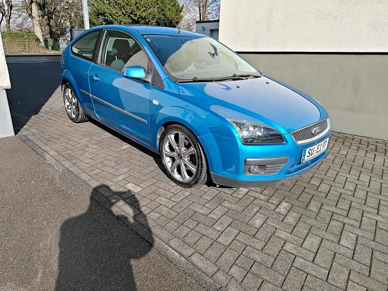 Usata Ford Focus 145 CV (106 kW) 2006 Blu Utilitaria