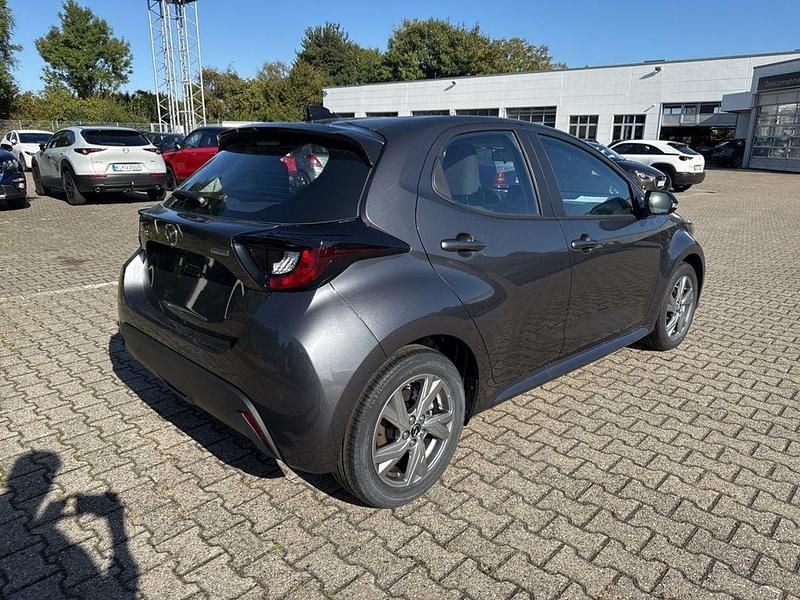 Neu Mazda 2 Exclusive-Line 116 PS (85 kW) 2025 Grau Limousine