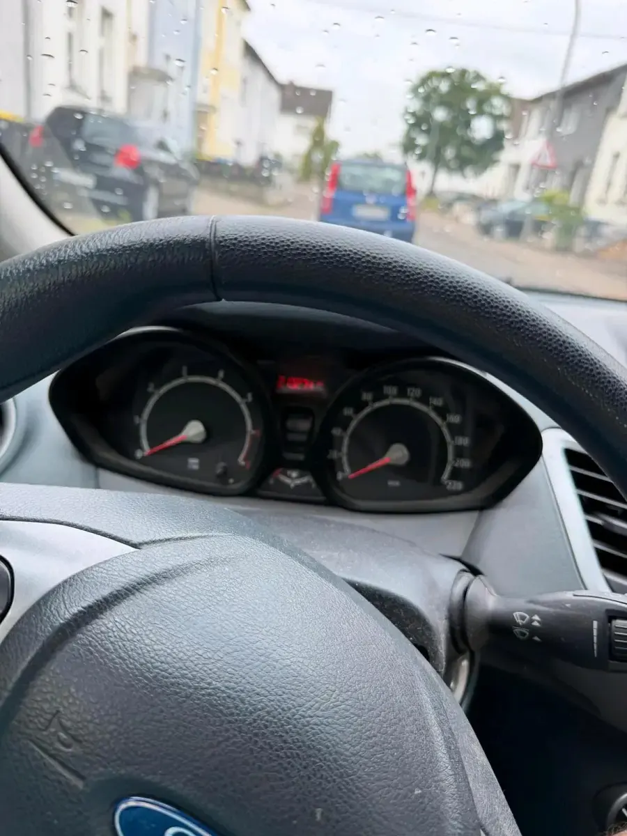 Gebraucht Ford Fiesta 60 PS (44 kW) 2010 Schwarz Kleinwagen