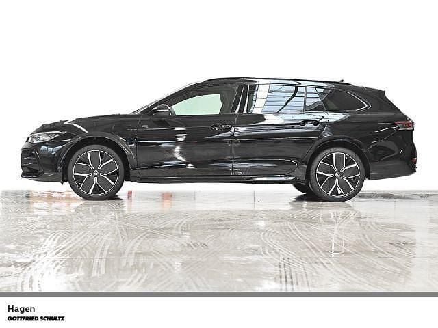 Gebraucht VW Passat R-line 177 PS (130 kW) 2025 Mythos black Kombi