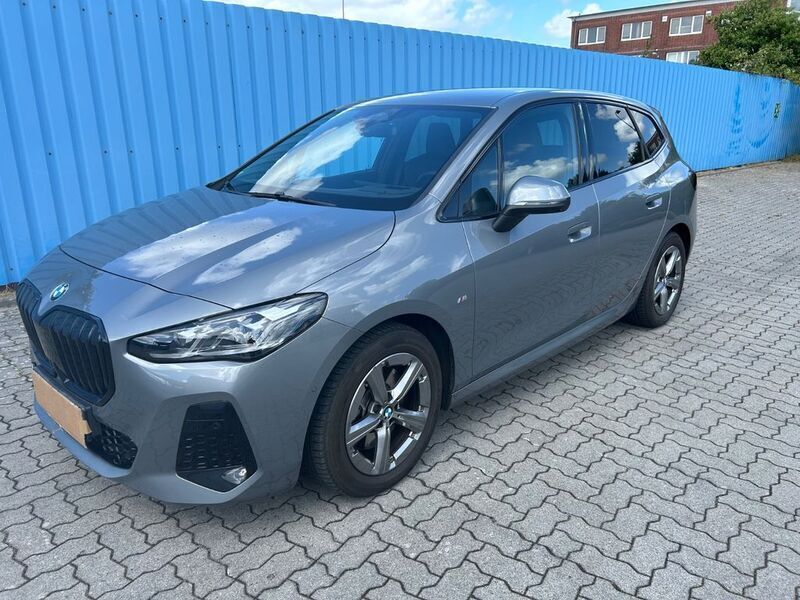 Grau Gebraucht 2023 BMW 223 Active Tourer M Sport Van / Kleinbus | 32.500 € (Guter Preis) - Bild 1/4
