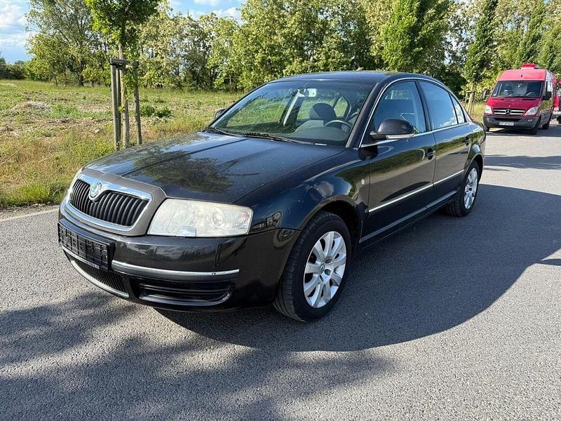 Schwarz Gebraucht 2008 Skoda Superb Limousine | 1.950 € (Superpreis) - Bild 1/4