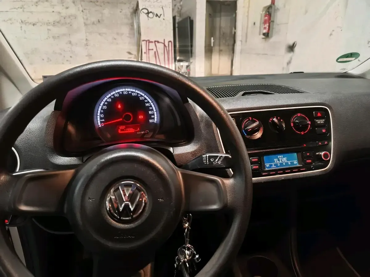 Używany VW up! 60 KM (44 kW) 2012 Biały Hatchback