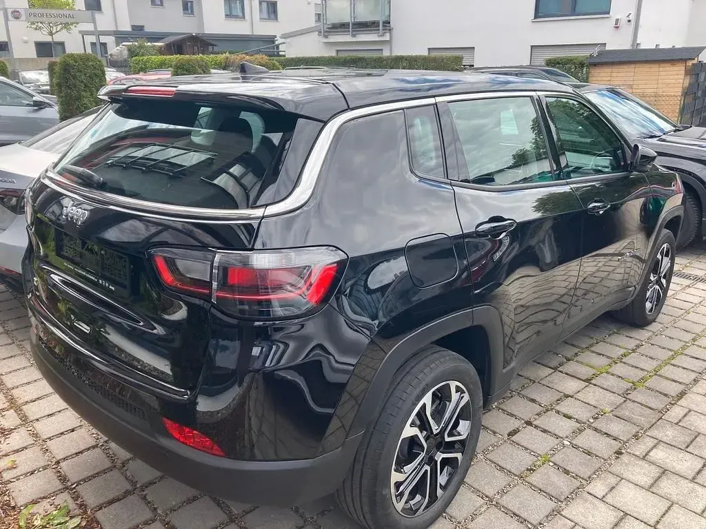 Gebraucht Jeep Compass Altitude 131 PS (96 kW) 2024 Schwarz SUV